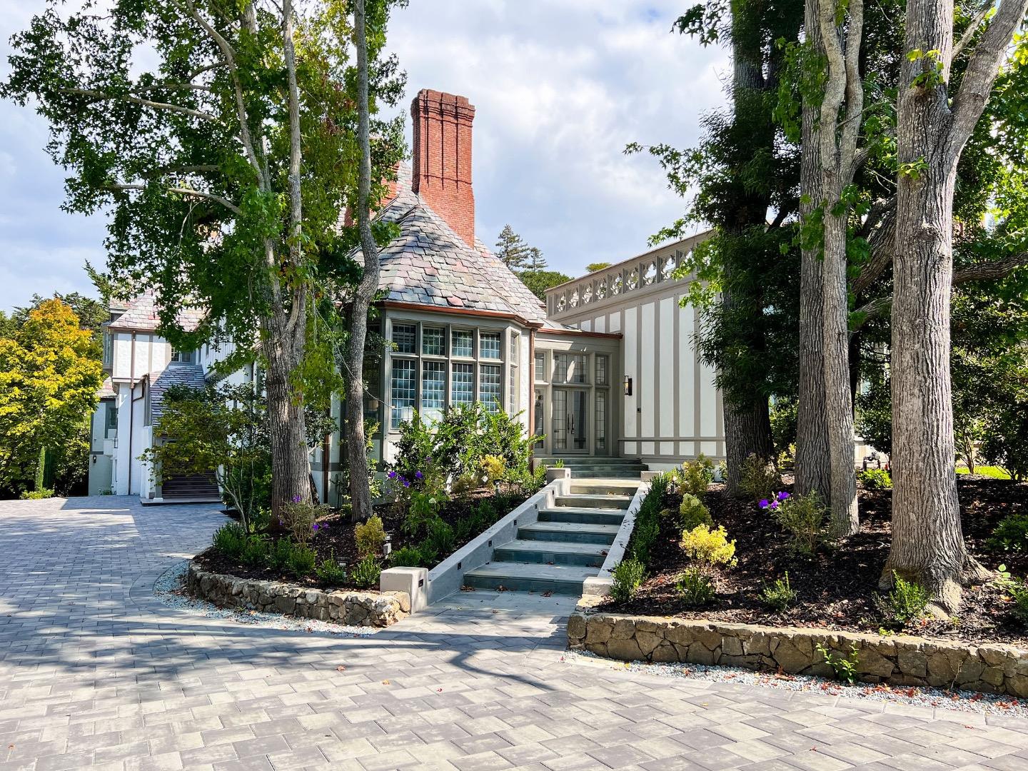 Detail Gallery Image 3 of 69 For 85 Fagan Dr, Hillsborough,  CA 94010 - 9 Beds | 8/1 Baths