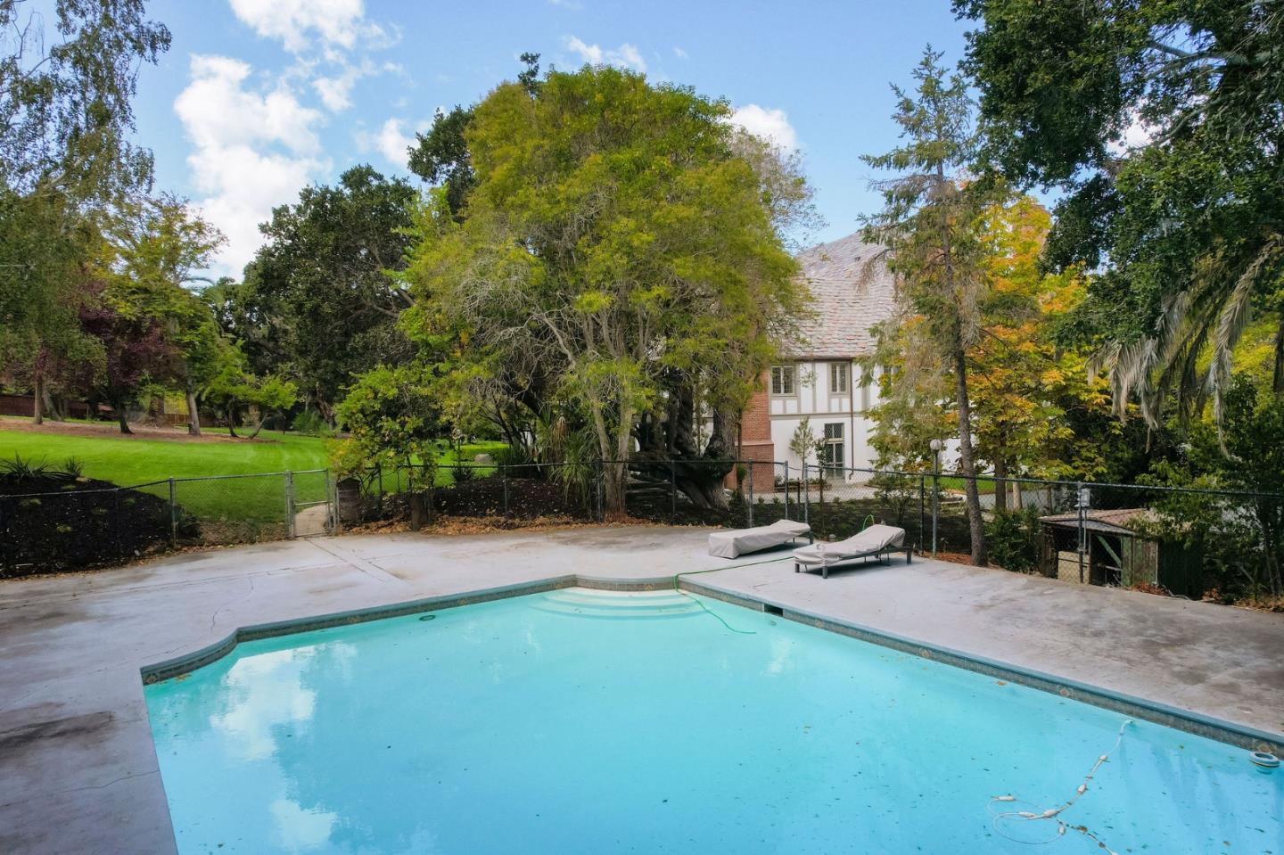 Detail Gallery Image 53 of 69 For 85 Fagan Dr, Hillsborough,  CA 94010 - 9 Beds | 8/1 Baths