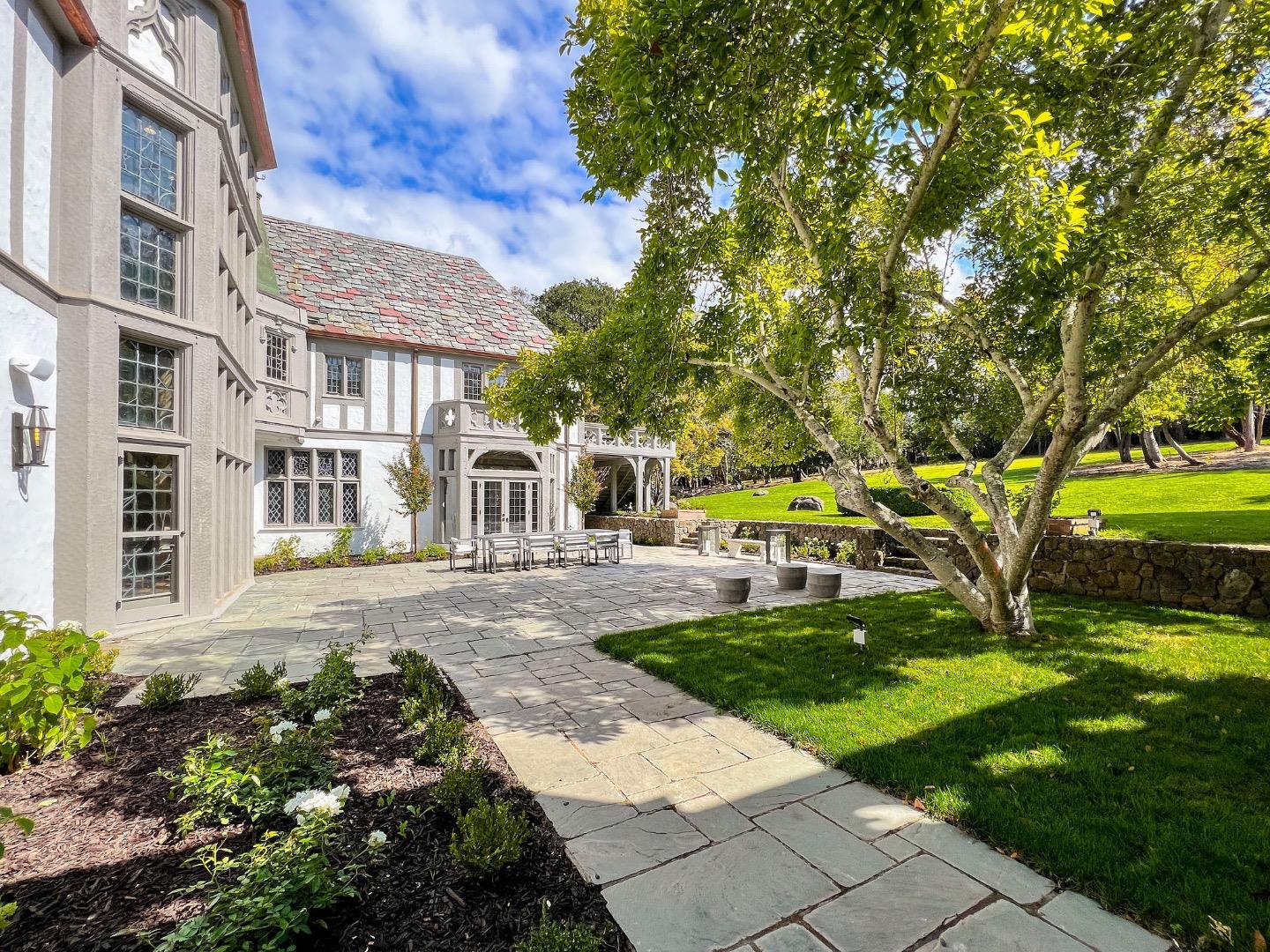 Detail Gallery Image 55 of 69 For 85 Fagan Dr, Hillsborough,  CA 94010 - 9 Beds | 8/1 Baths