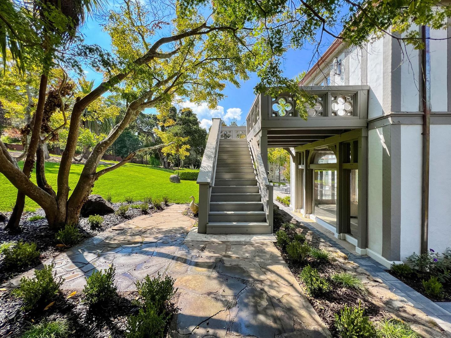 Detail Gallery Image 57 of 69 For 85 Fagan Dr, Hillsborough,  CA 94010 - 9 Beds | 8/1 Baths