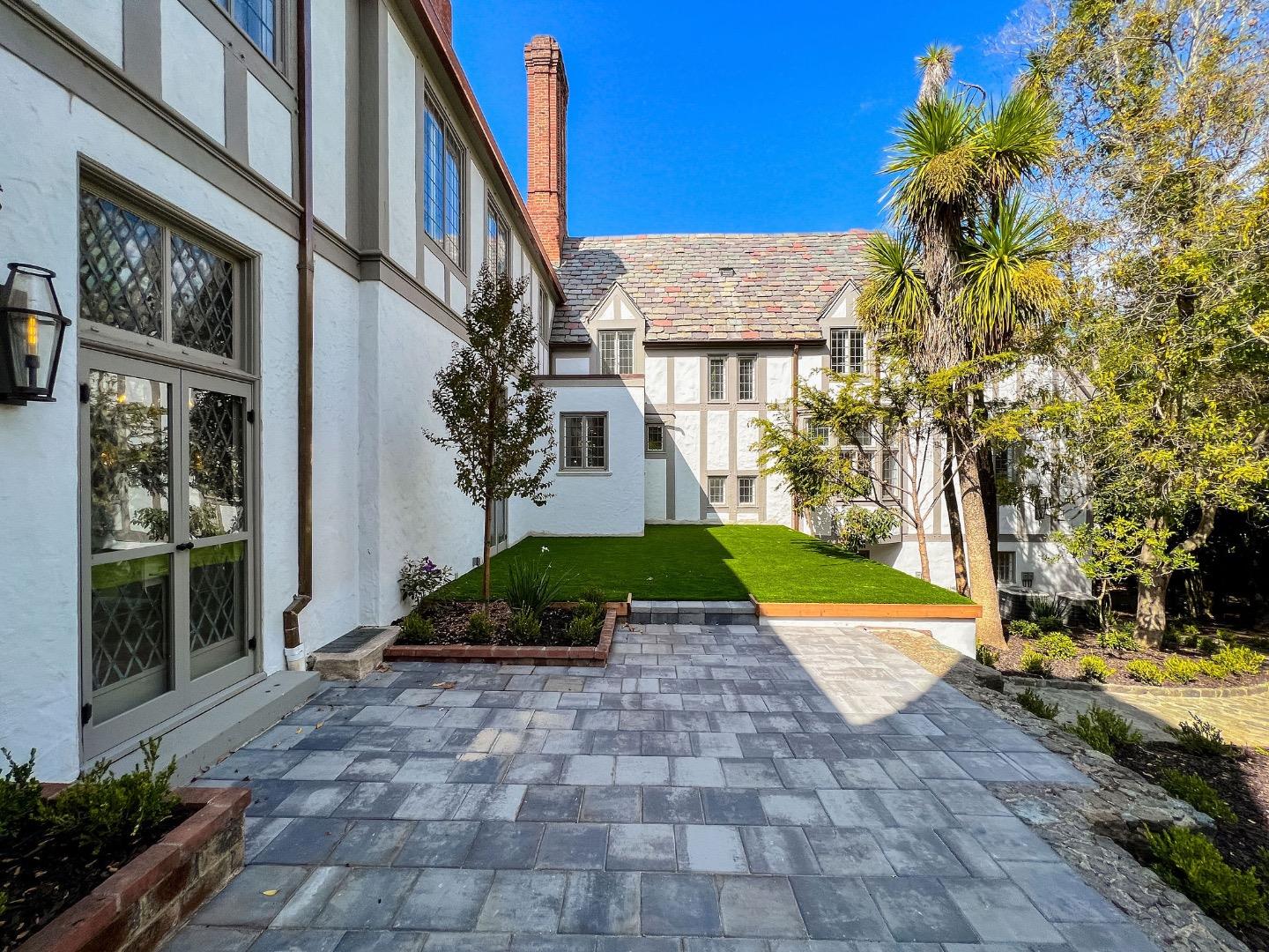 Detail Gallery Image 58 of 69 For 85 Fagan Dr, Hillsborough,  CA 94010 - 9 Beds | 8/1 Baths