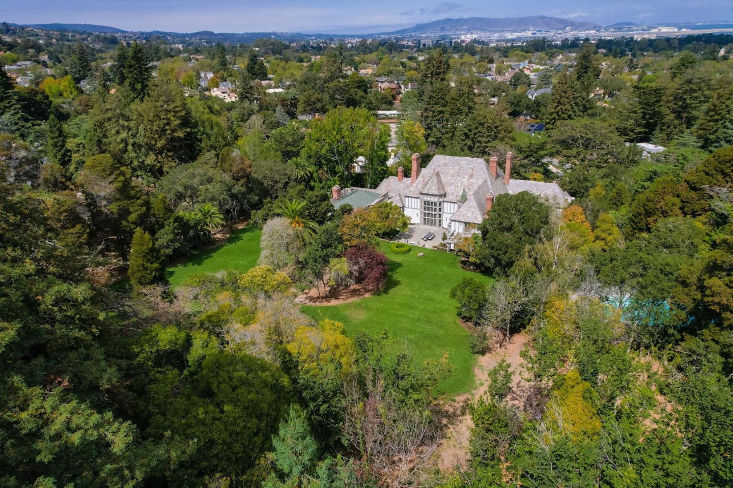 Detail Gallery Image 65 of 69 For 85 Fagan Dr, Hillsborough,  CA 94010 - 9 Beds | 8/1 Baths