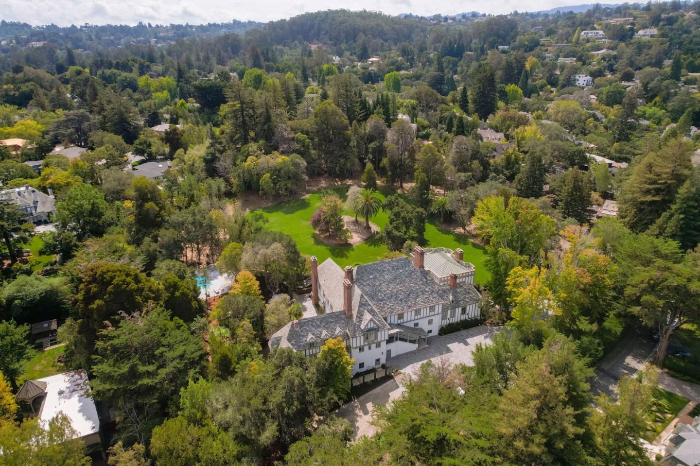 Detail Gallery Image 66 of 69 For 85 Fagan Dr, Hillsborough,  CA 94010 - 9 Beds | 8/1 Baths