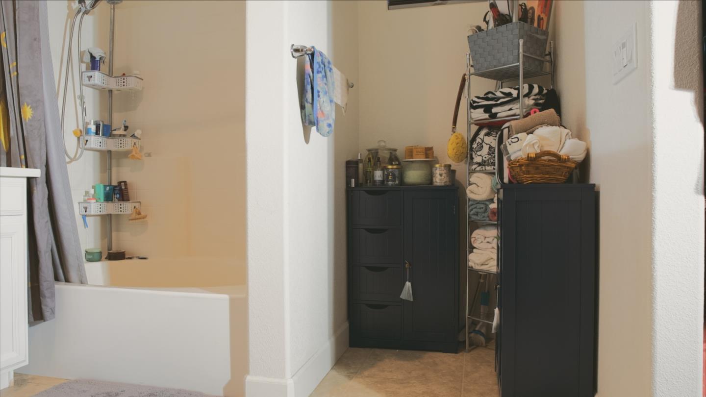 Detail Gallery Image 14 of 22 For 3082 Palomino Way, Hollister,  CA 95023 - 4 Beds | 2/1 Baths