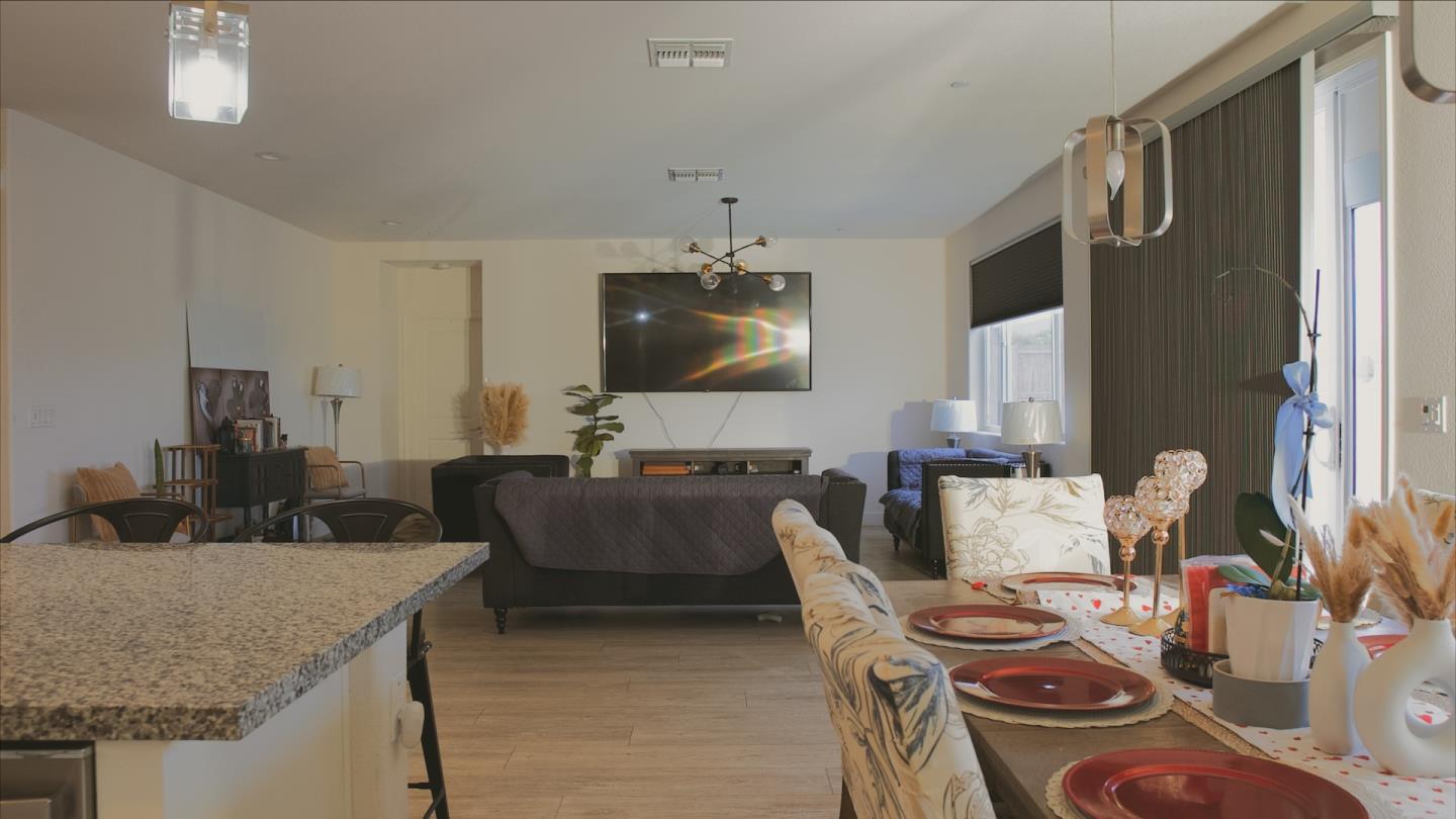 Detail Gallery Image 6 of 22 For 3082 Palomino Way, Hollister,  CA 95023 - 4 Beds | 2/1 Baths