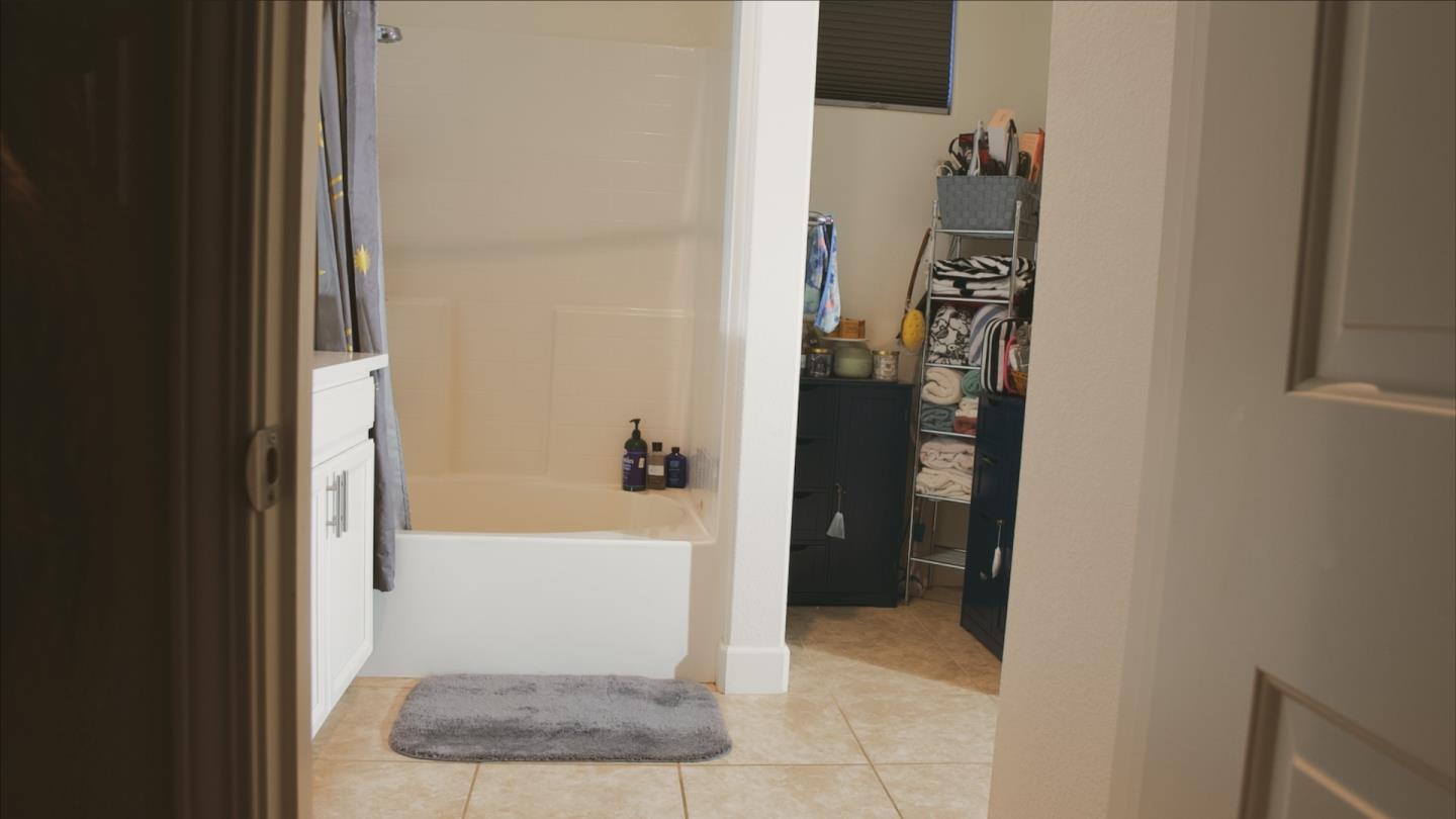 Detail Gallery Image 9 of 22 For 3082 Palomino Way, Hollister,  CA 95023 - 4 Beds | 2/1 Baths