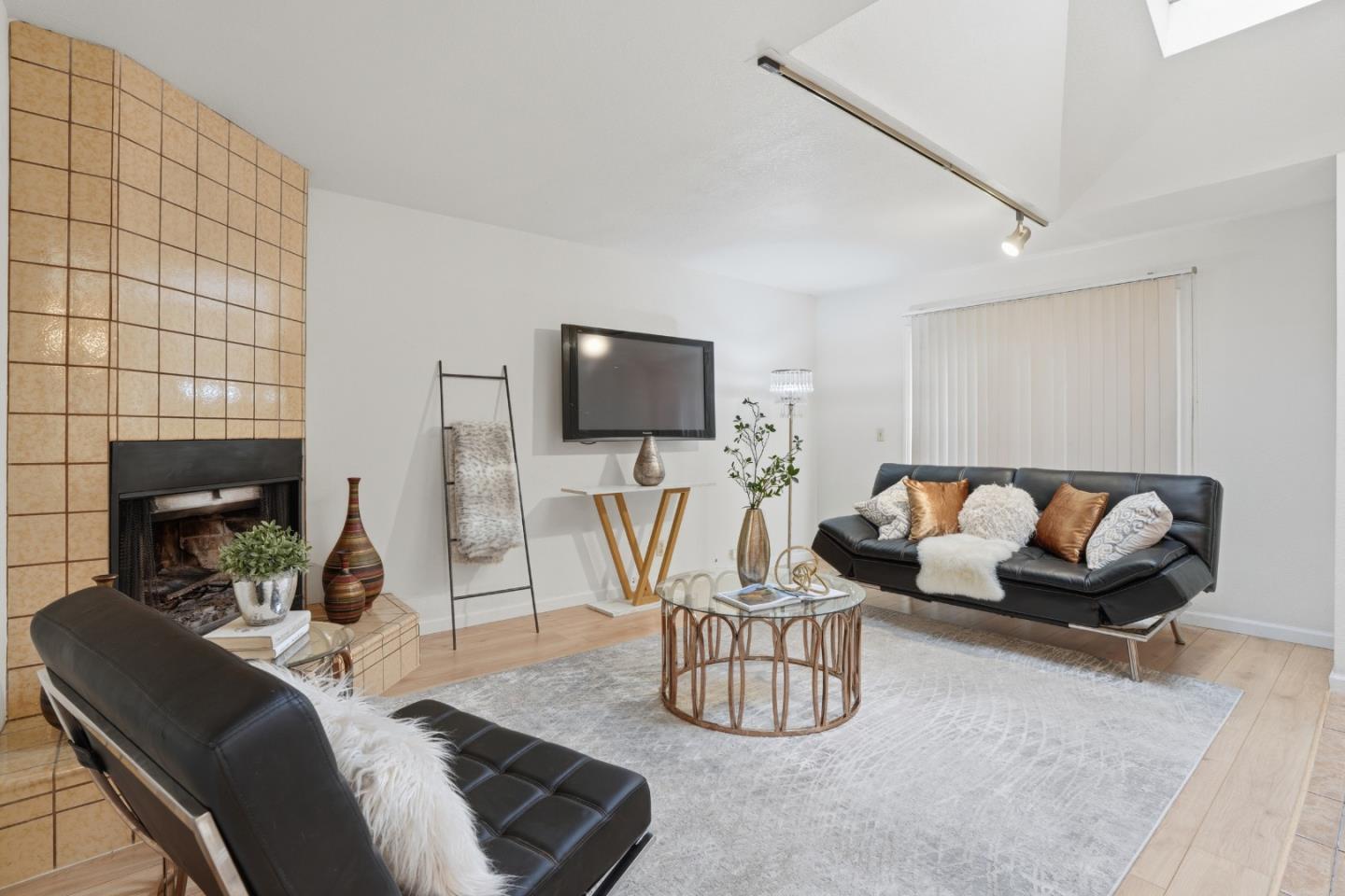 Detail Gallery Image 12 of 36 For 828 Weeks St, East Palo Alto,  CA 94303 - 3 Beds | 2 Baths