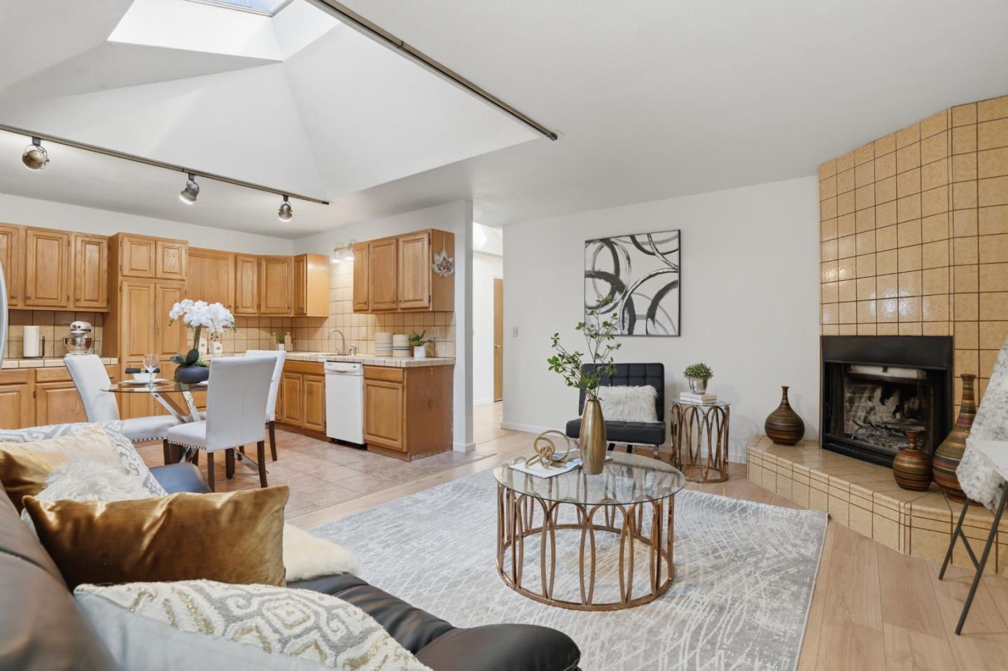 Detail Gallery Image 15 of 36 For 828 Weeks St, East Palo Alto,  CA 94303 - 3 Beds | 2 Baths