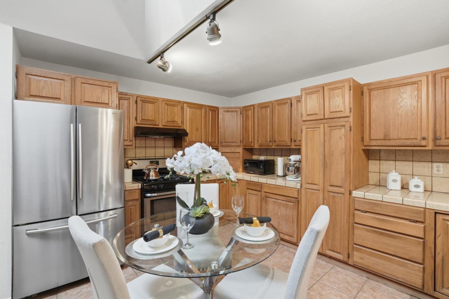 Detail Gallery Image 18 of 36 For 828 Weeks St, East Palo Alto,  CA 94303 - 3 Beds | 2 Baths