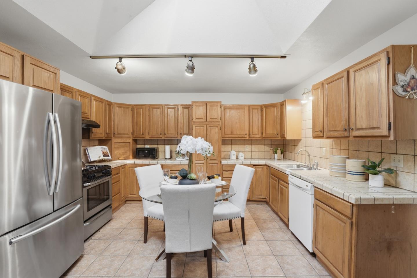 Detail Gallery Image 20 of 36 For 828 Weeks St, East Palo Alto,  CA 94303 - 3 Beds | 2 Baths