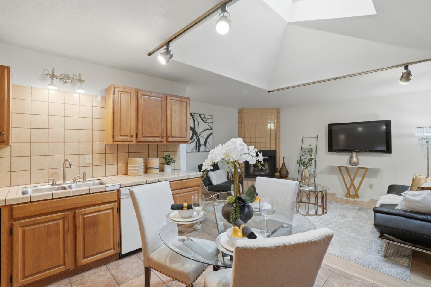 Detail Gallery Image 22 of 36 For 828 Weeks St, East Palo Alto,  CA 94303 - 3 Beds | 2 Baths