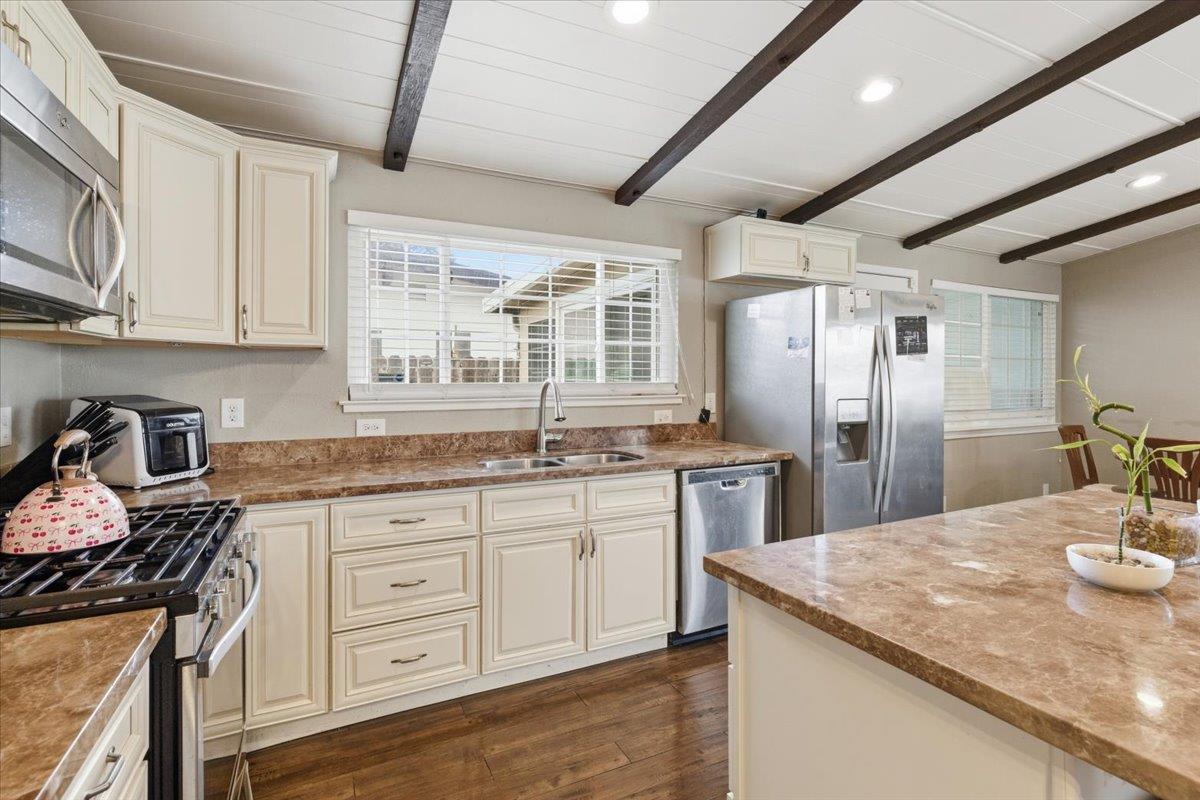 Detail Gallery Image 8 of 22 For 2627 Naples St, Hayward,  CA 94545 - 3 Beds | 2 Baths