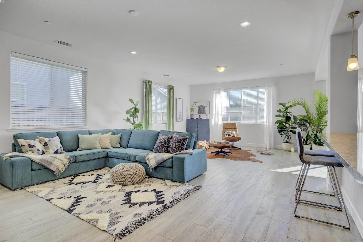 Detail Gallery Image 10 of 53 For 871 Cordoba Way, Hollister,  CA 95023 - 4 Beds | 2/1 Baths