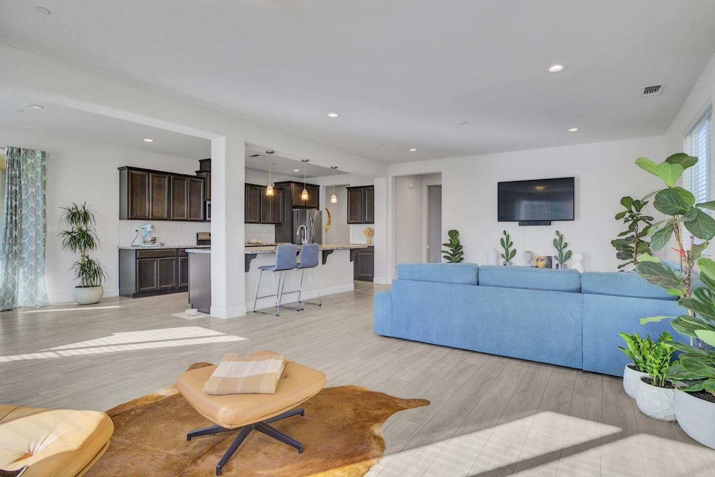 Detail Gallery Image 11 of 53 For 871 Cordoba Way, Hollister,  CA 95023 - 4 Beds | 2/1 Baths