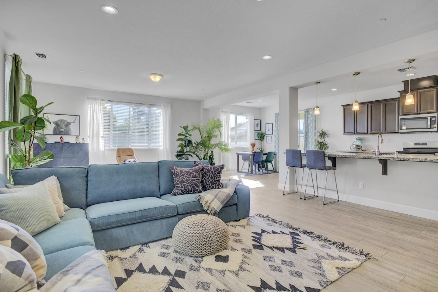 Detail Gallery Image 13 of 53 For 871 Cordoba Way, Hollister,  CA 95023 - 4 Beds | 2/1 Baths