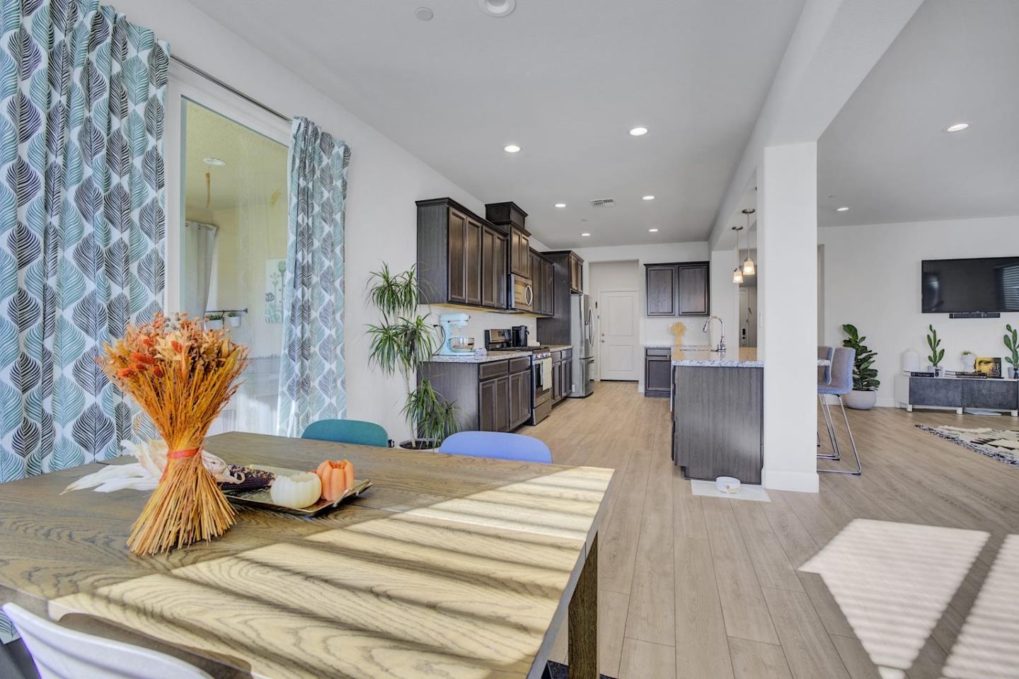 Detail Gallery Image 17 of 53 For 871 Cordoba Way, Hollister,  CA 95023 - 4 Beds | 2/1 Baths