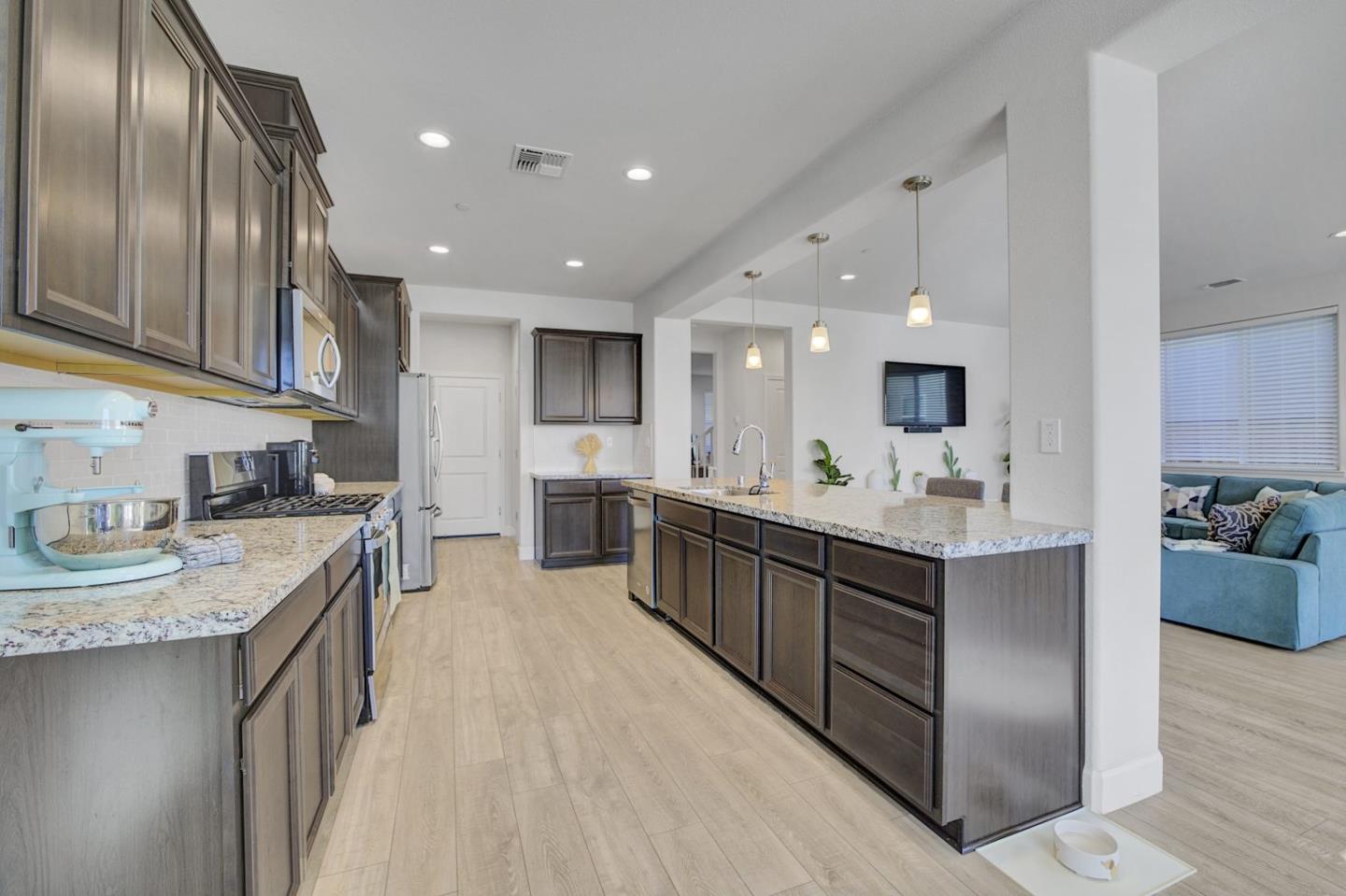 Detail Gallery Image 18 of 53 For 871 Cordoba Way, Hollister,  CA 95023 - 4 Beds | 2/1 Baths