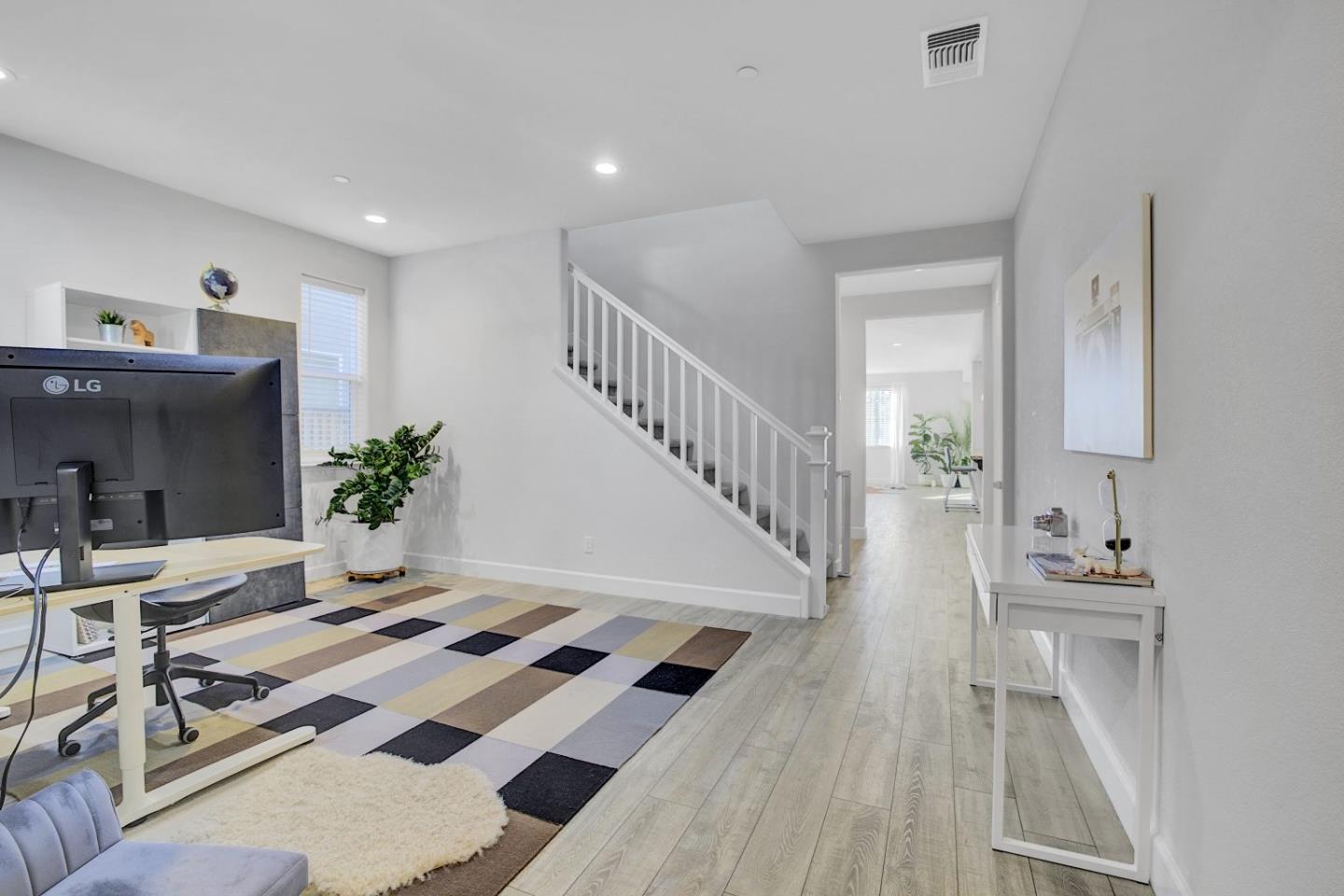 Detail Gallery Image 4 of 53 For 871 Cordoba Way, Hollister,  CA 95023 - 4 Beds | 2/1 Baths