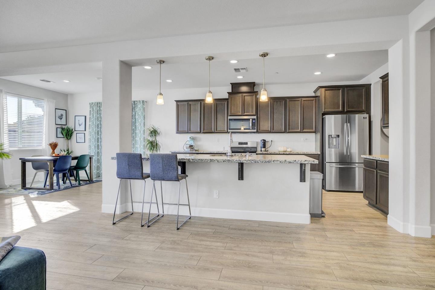 Detail Gallery Image 9 of 53 For 871 Cordoba Way, Hollister,  CA 95023 - 4 Beds | 2/1 Baths