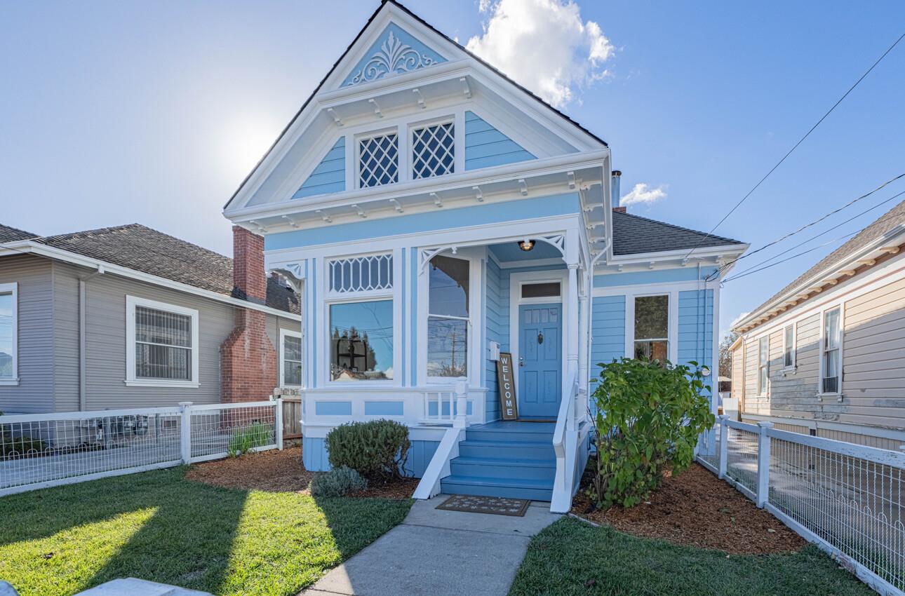 Detail Gallery Image 3 of 41 For 332 Capitol St, Salinas,  CA 93901 - 3 Beds | 2 Baths