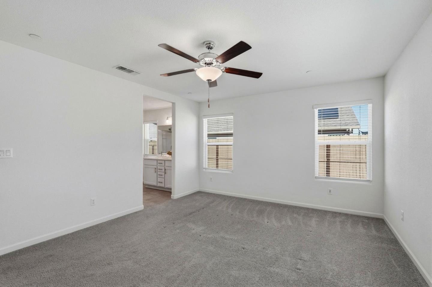 Detail Gallery Image 11 of 27 For 1740 Columbia Dr, Los Banos,  CA 93635 - 4 Beds | 3 Baths