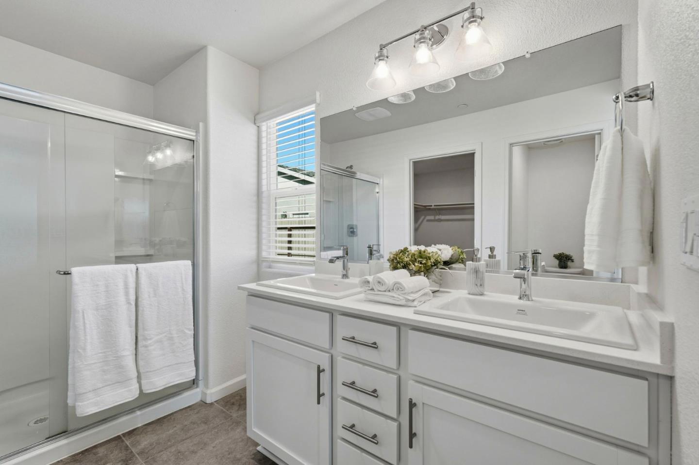 Detail Gallery Image 12 of 27 For 1740 Columbia Dr, Los Banos,  CA 93635 - 4 Beds | 3 Baths