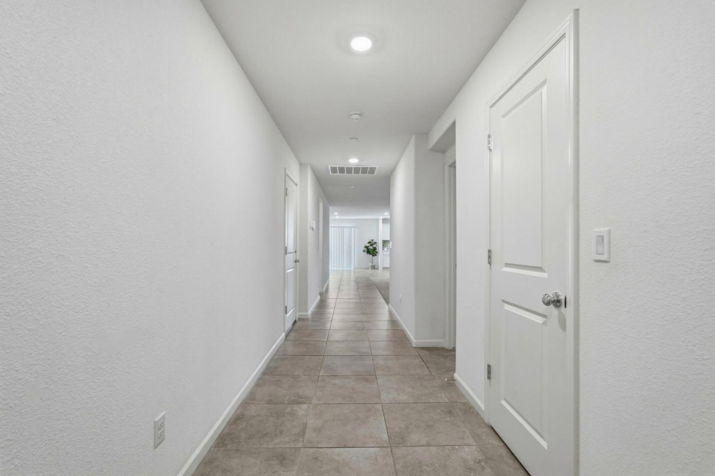 Detail Gallery Image 2 of 27 For 1740 Columbia Dr, Los Banos,  CA 93635 - 4 Beds | 3 Baths