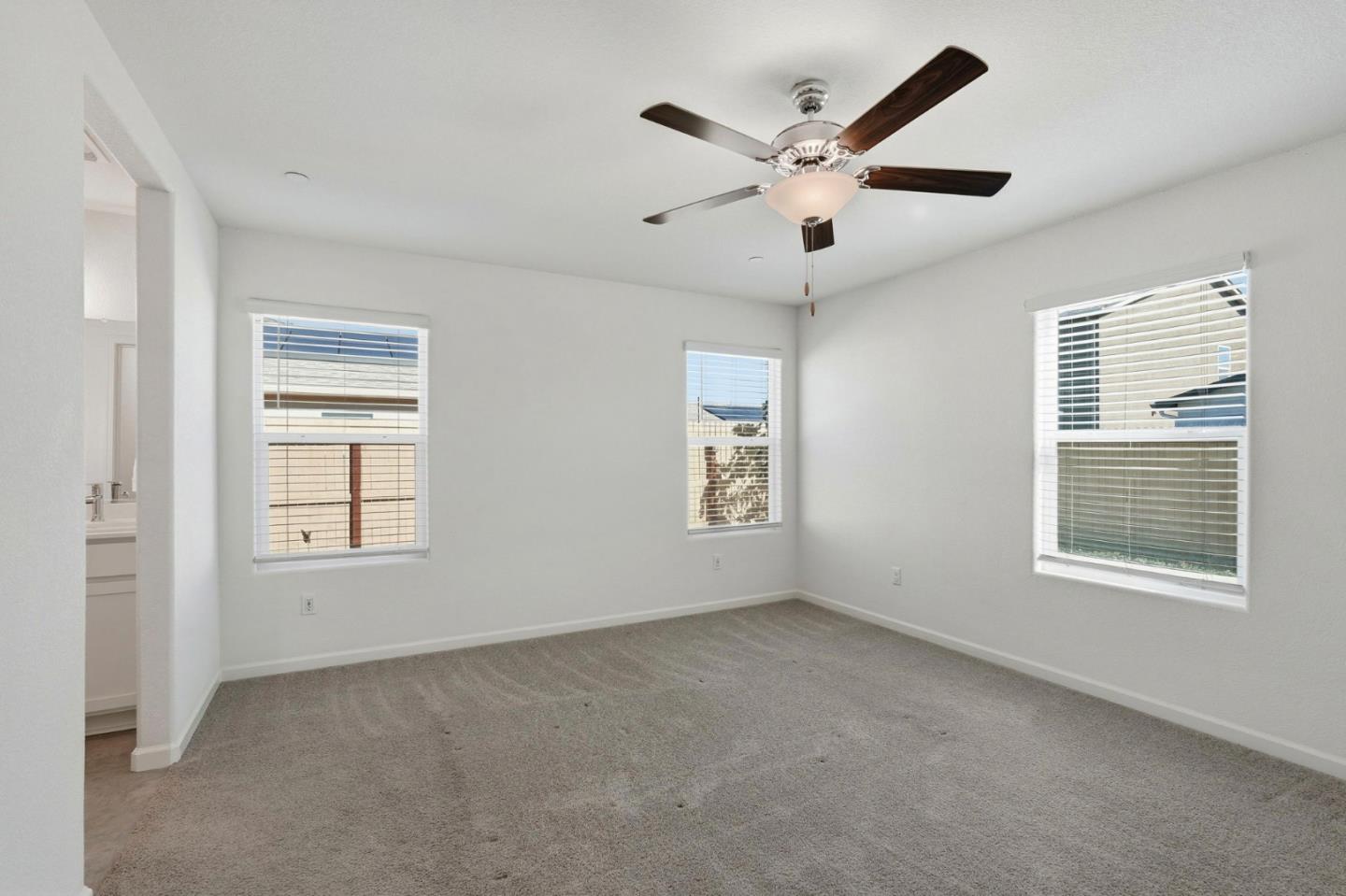 Detail Gallery Image 9 of 27 For 1740 Columbia Dr, Los Banos,  CA 93635 - 4 Beds | 3 Baths