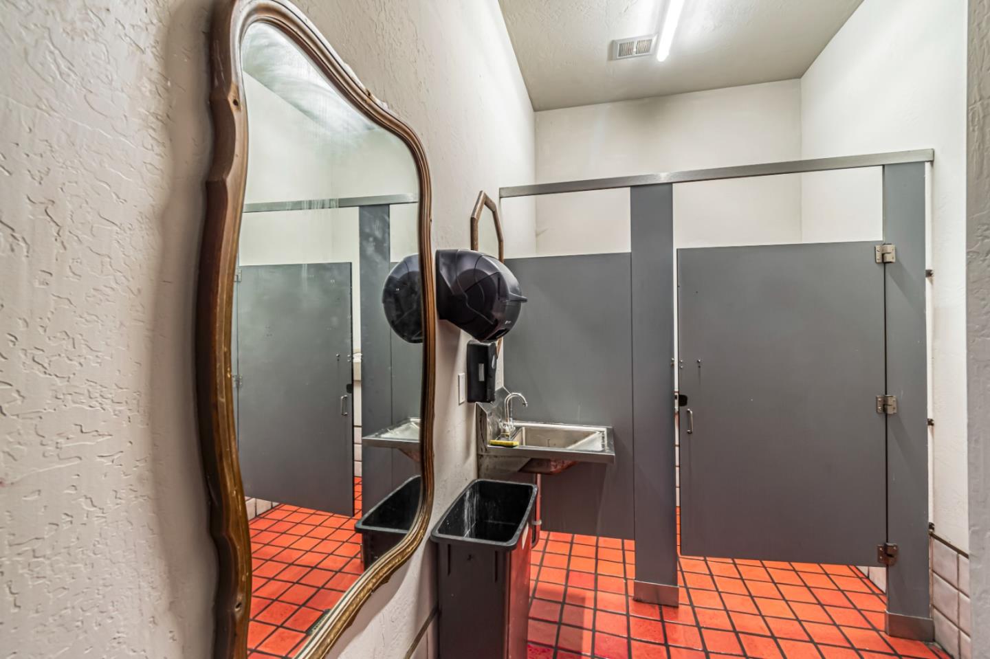 Detail Gallery Image 4 of 7 For 5740 Mission St, San Francisco,  CA 94112 - – Beds | – Baths