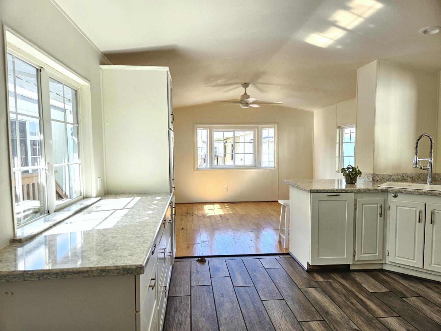 Detail Gallery Image 14 of 26 For 170 W Cliff Dr #40,  Santa Cruz,  CA 95060 - 1 Beds | 1 Baths