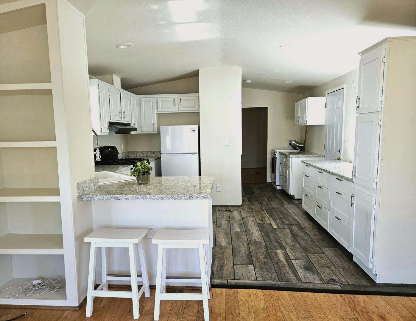 Detail Gallery Image 3 of 26 For 170 W Cliff Dr #40,  Santa Cruz,  CA 95060 - 1 Beds | 1 Baths