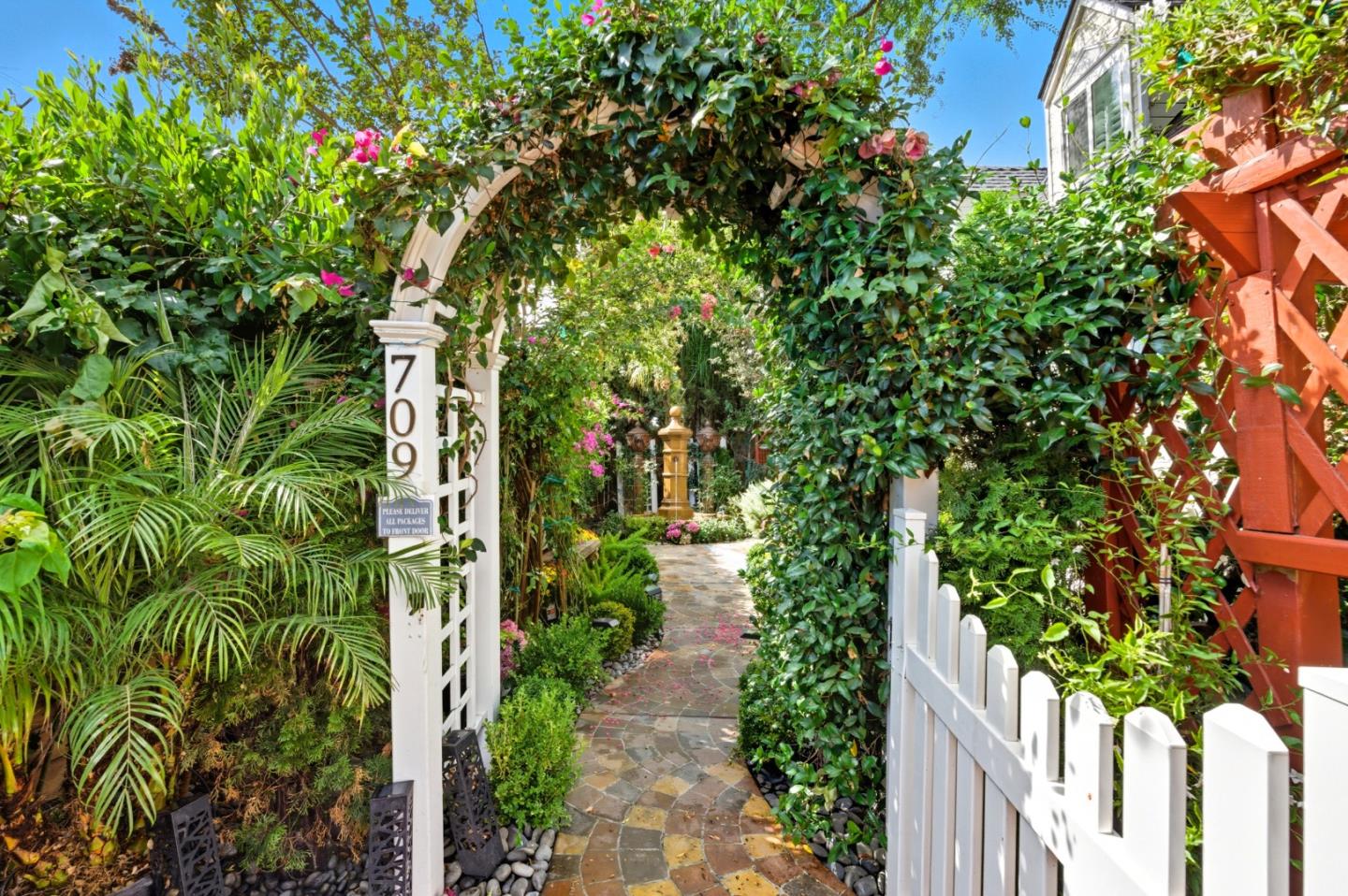 Detail Gallery Image 7 of 97 For 709 Minnesota Ave, San Jose,  CA 95125 - 4 Beds | 2 Baths