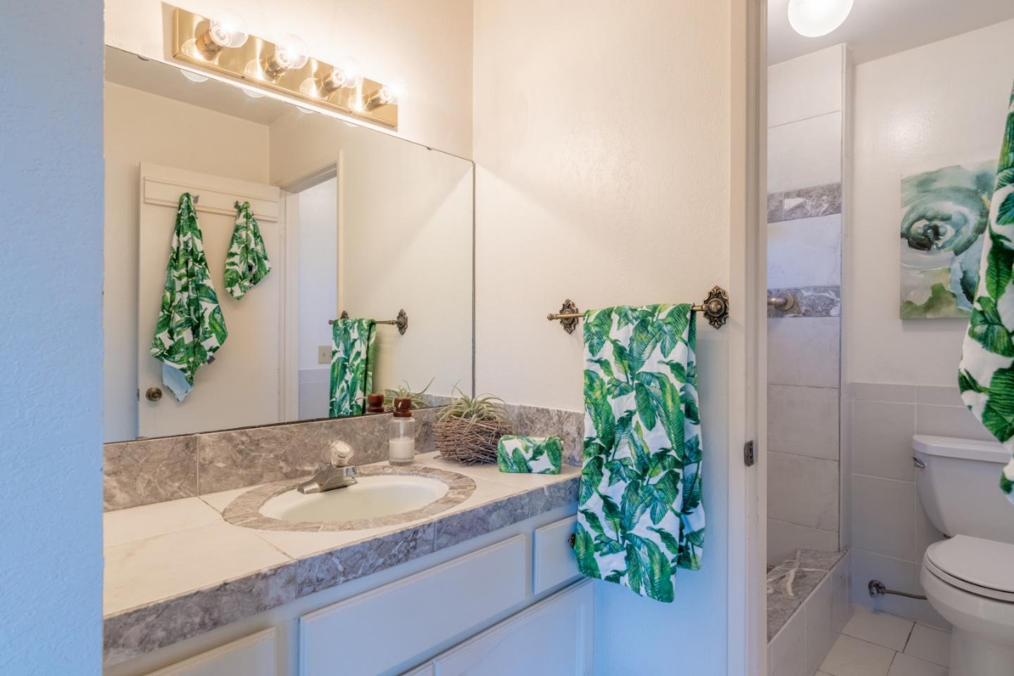 Detail Gallery Image 15 of 24 For 981 Monterey Cir, Monterey,  CA 93940 - 4 Beds | 3 Baths