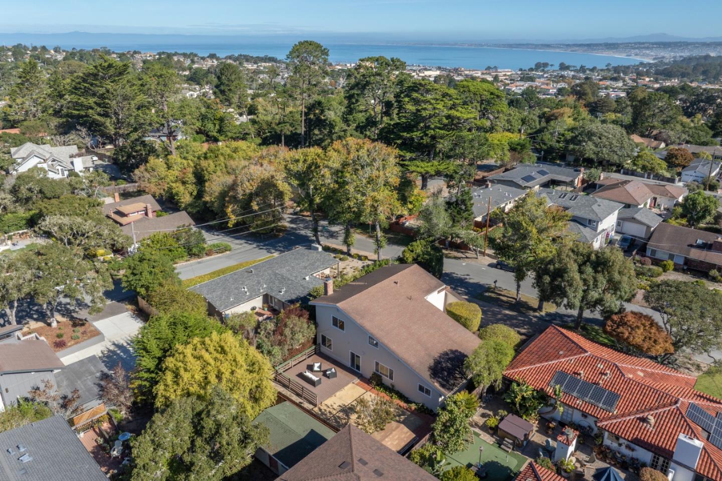 Detail Gallery Image 21 of 24 For 981 Monterey Cir, Monterey,  CA 93940 - 4 Beds | 3 Baths