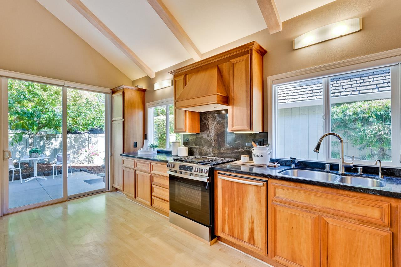 Detail Gallery Image 18 of 55 For 22103 Stocklmeir Ct, Cupertino,  CA 95014 - 3 Beds | 3 Baths