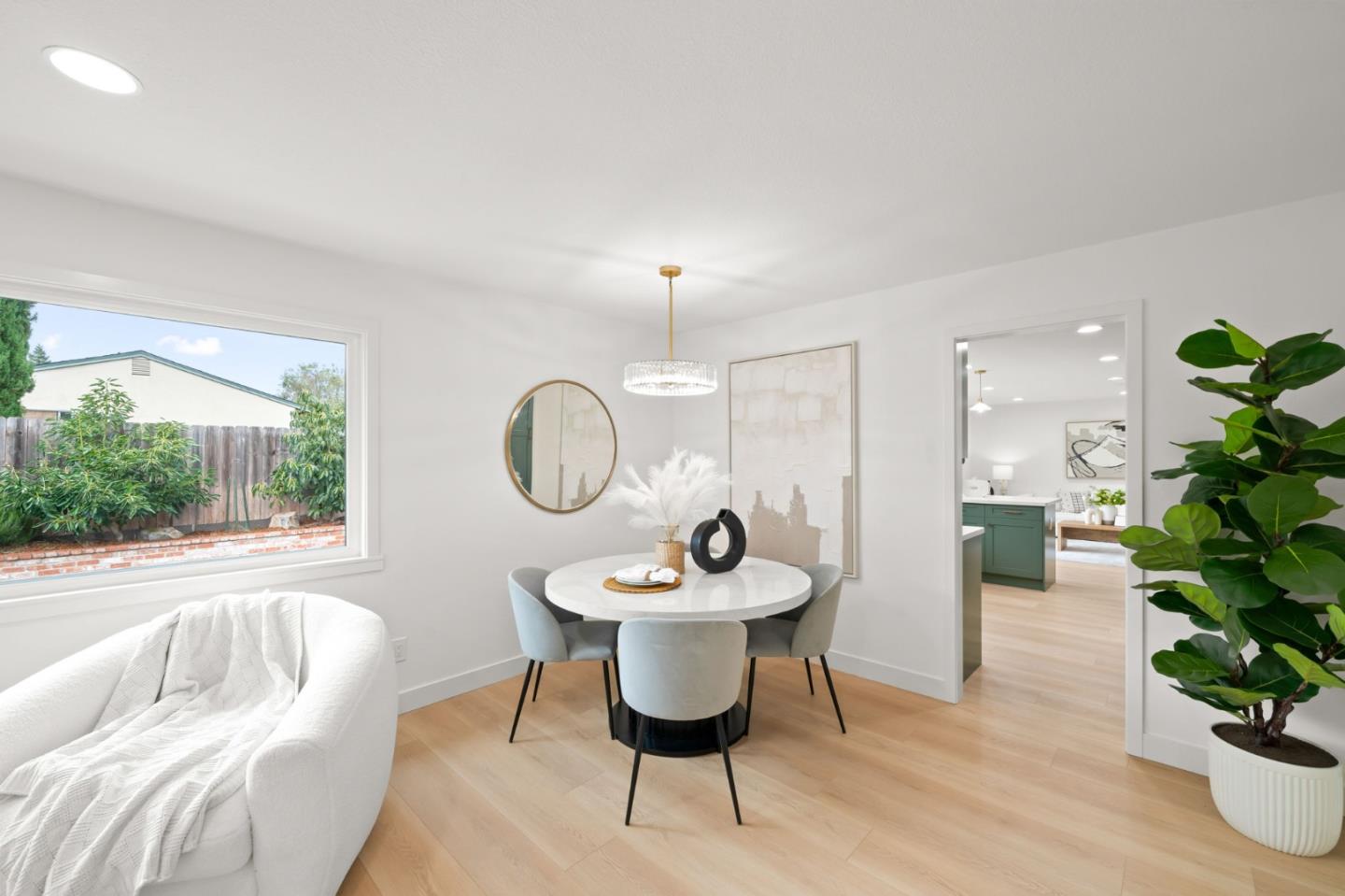 Detail Gallery Image 12 of 41 For 52 Leland Dr, Novato,  CA 94947 - 4 Beds | 2 Baths