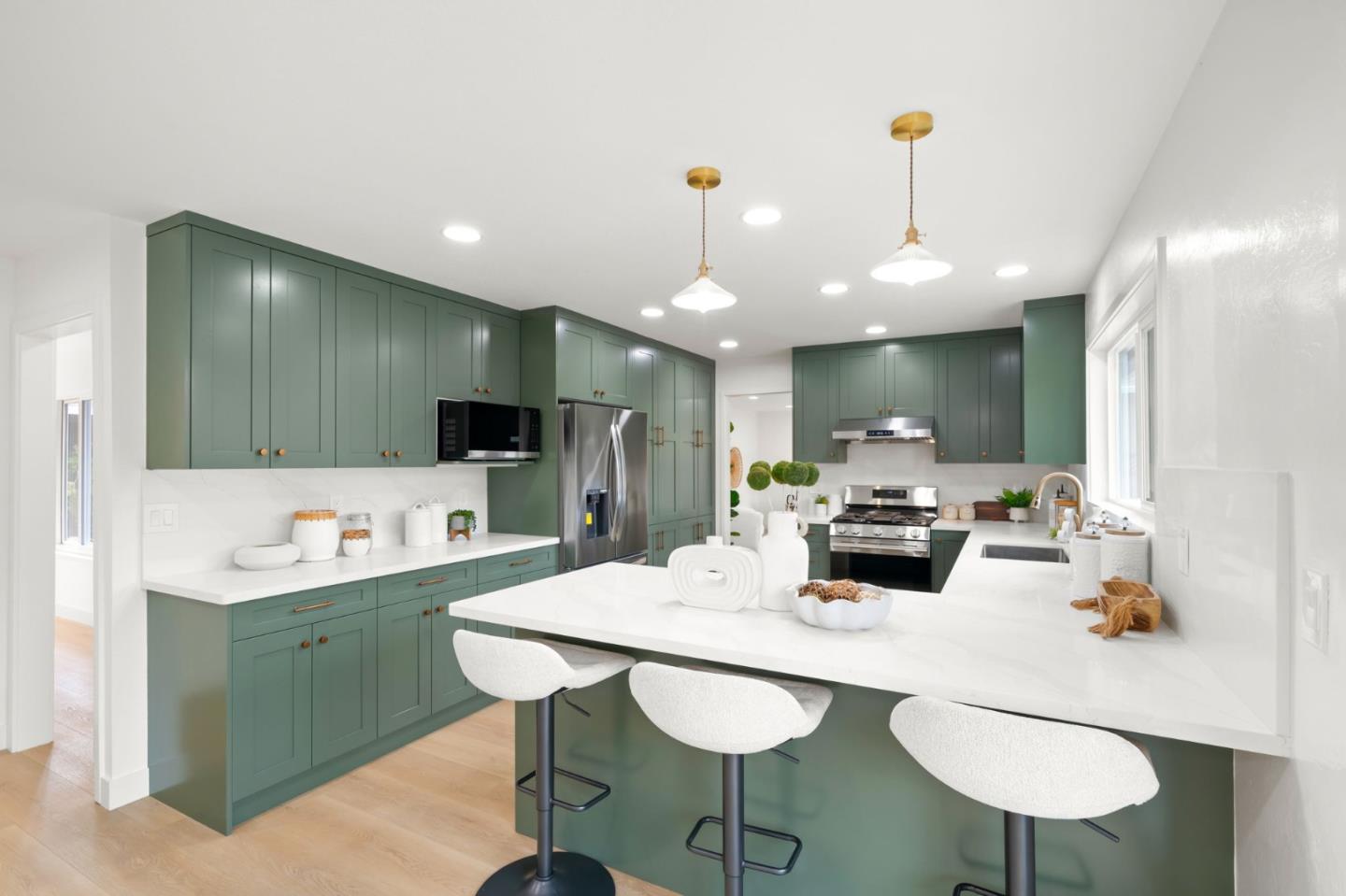 Detail Gallery Image 16 of 41 For 52 Leland Dr, Novato,  CA 94947 - 4 Beds | 2 Baths