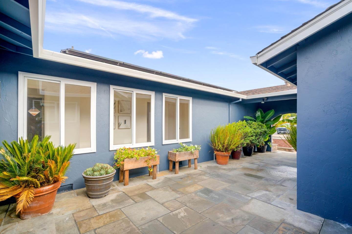 Detail Gallery Image 6 of 41 For 52 Leland Dr, Novato,  CA 94947 - 4 Beds | 2 Baths