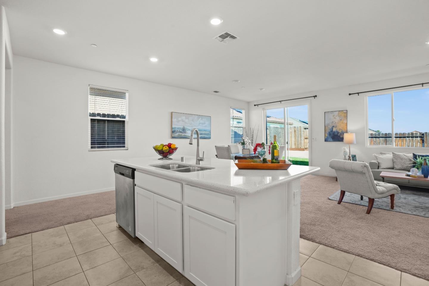 Detail Gallery Image 10 of 44 For 8189 Scrimshaw Way, Sacramento,  CA 95829 - 3 Beds | 2 Baths