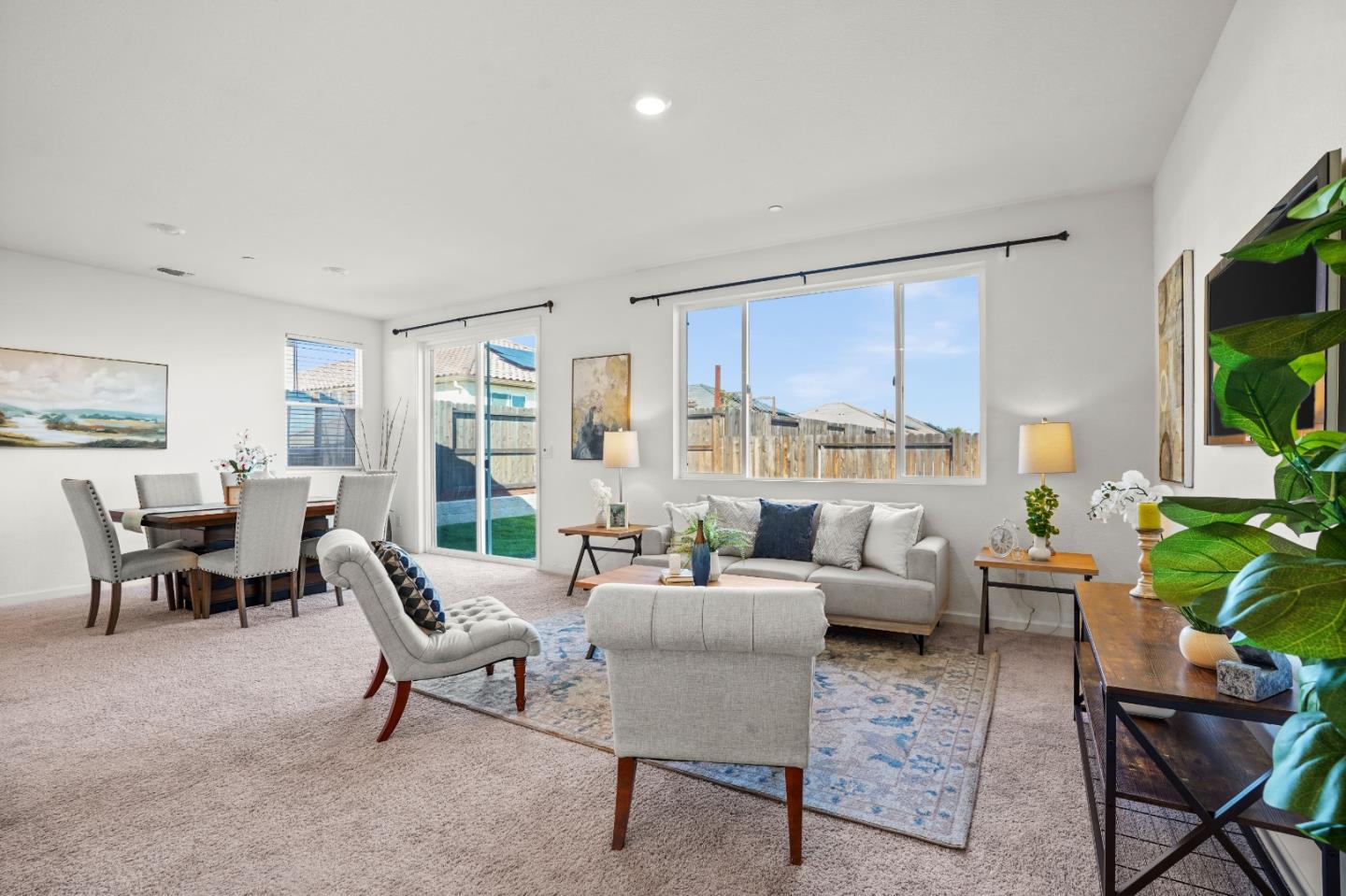 Detail Gallery Image 4 of 44 For 8189 Scrimshaw Way, Sacramento,  CA 95829 - 3 Beds | 2 Baths