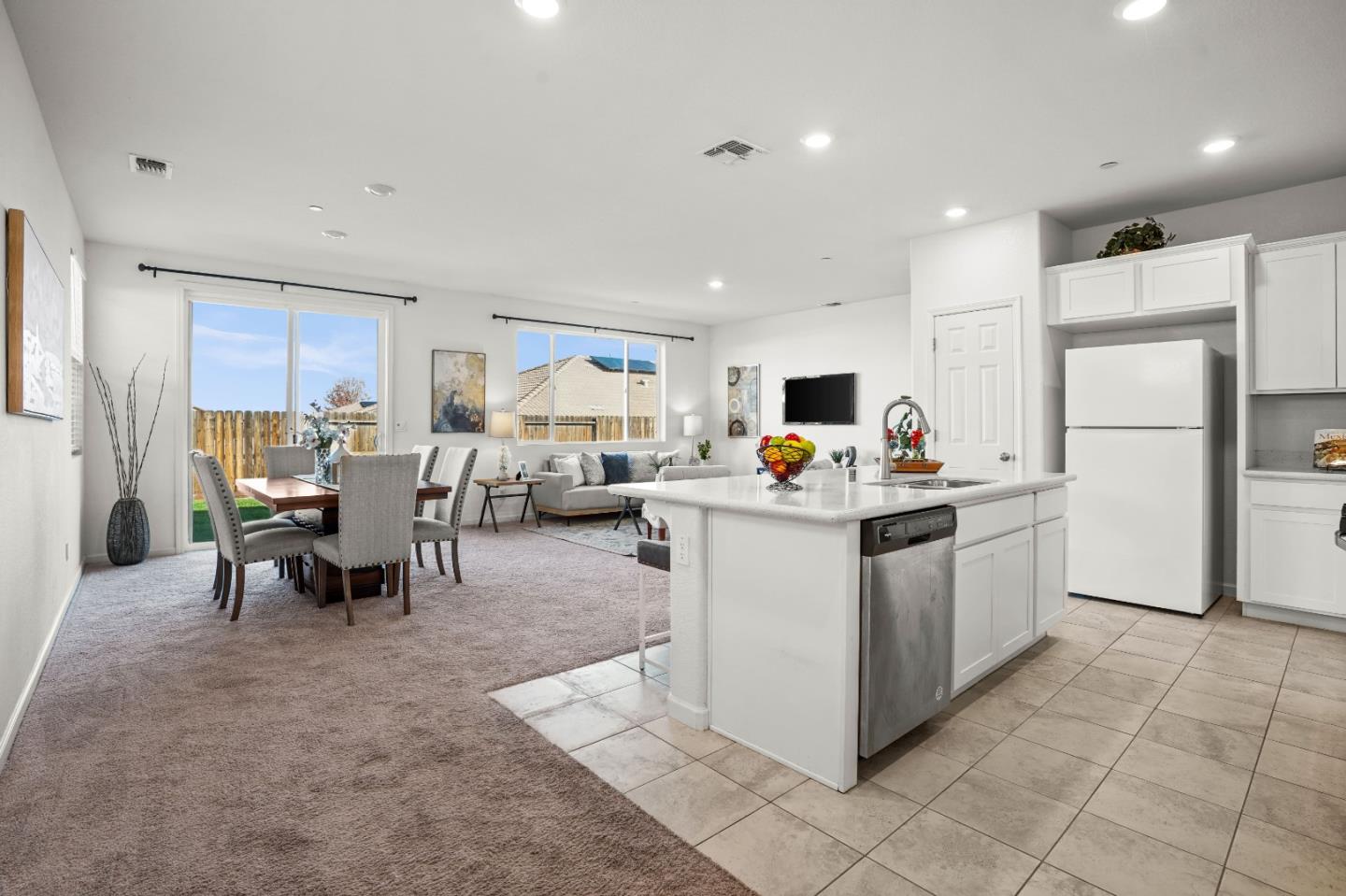 Detail Gallery Image 9 of 44 For 8189 Scrimshaw Way, Sacramento,  CA 95829 - 3 Beds | 2 Baths