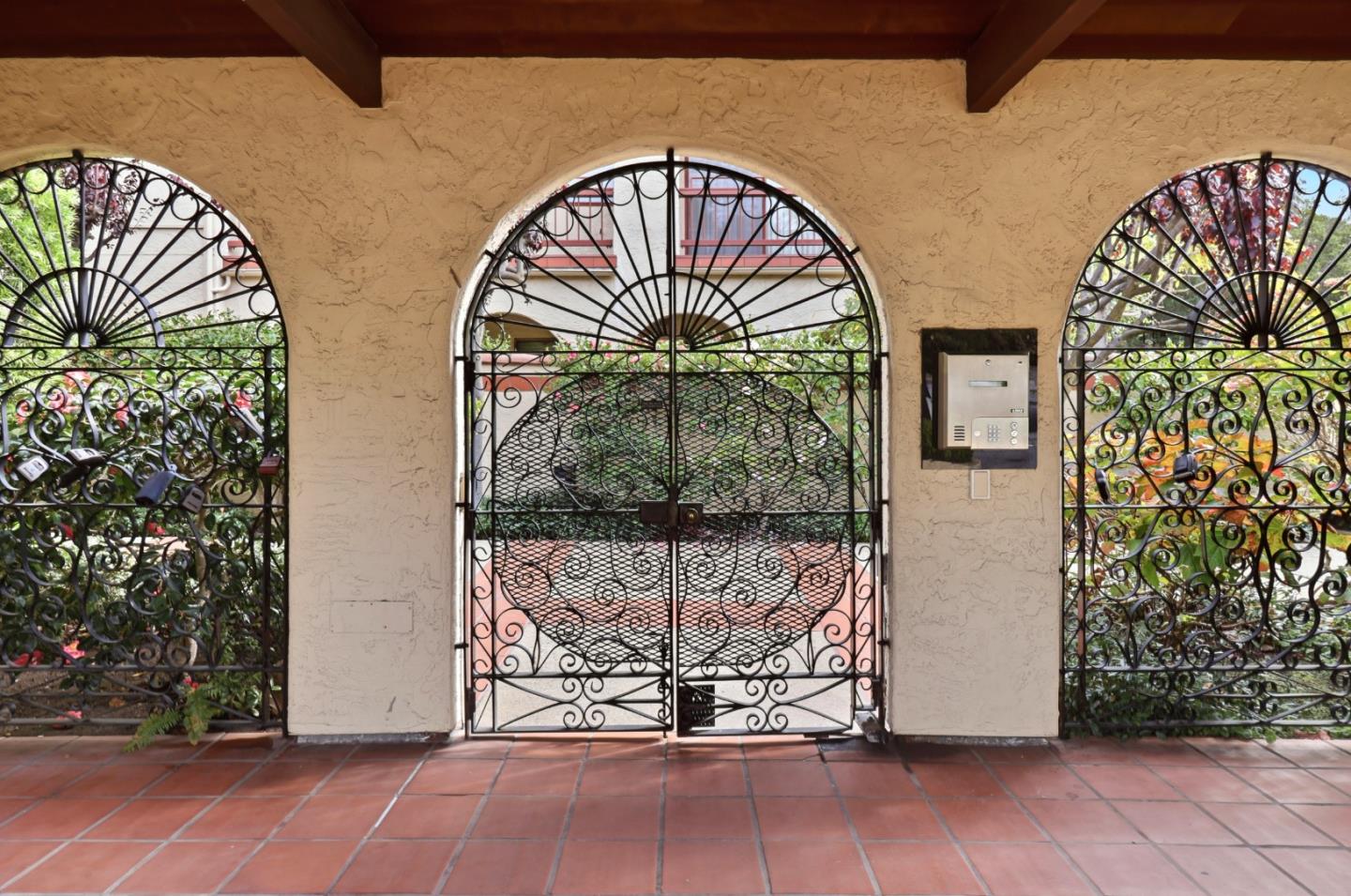 Detail Gallery Image 3 of 31 For 10 9th Ave #201,  San Mateo,  CA 94401 - 2 Beds | 2 Baths