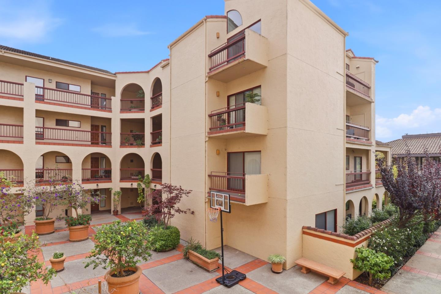 Detail Gallery Image 5 of 31 For 10 9th Ave #201,  San Mateo,  CA 94401 - 2 Beds | 2 Baths