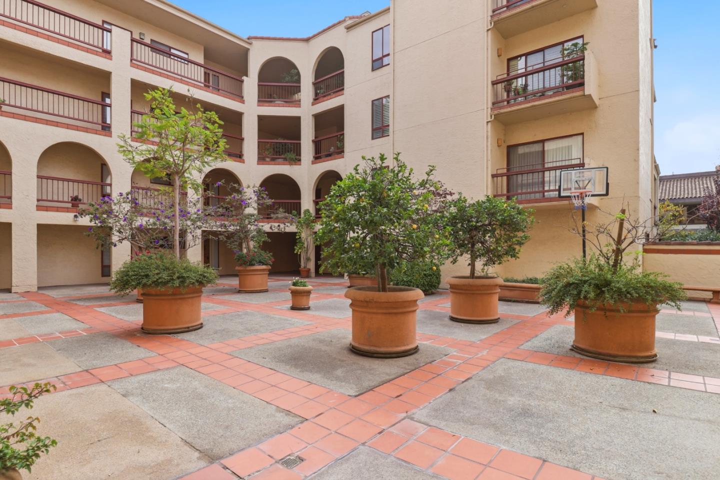 Detail Gallery Image 6 of 31 For 10 9th Ave #201,  San Mateo,  CA 94401 - 2 Beds | 2 Baths
