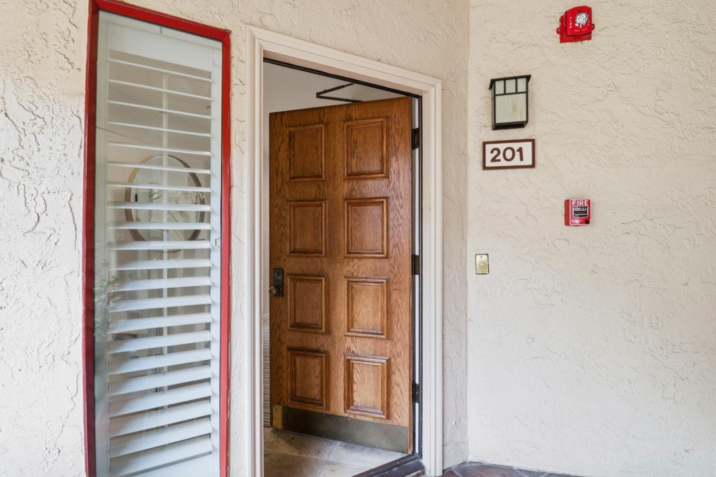 Detail Gallery Image 7 of 31 For 10 9th Ave #201,  San Mateo,  CA 94401 - 2 Beds | 2 Baths