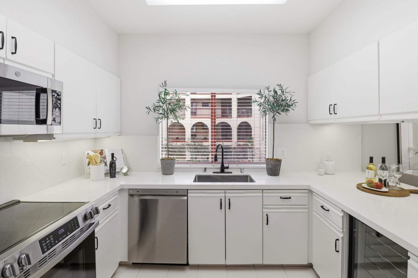 Detail Gallery Image 8 of 31 For 10 9th Ave #201,  San Mateo,  CA 94401 - 2 Beds | 2 Baths