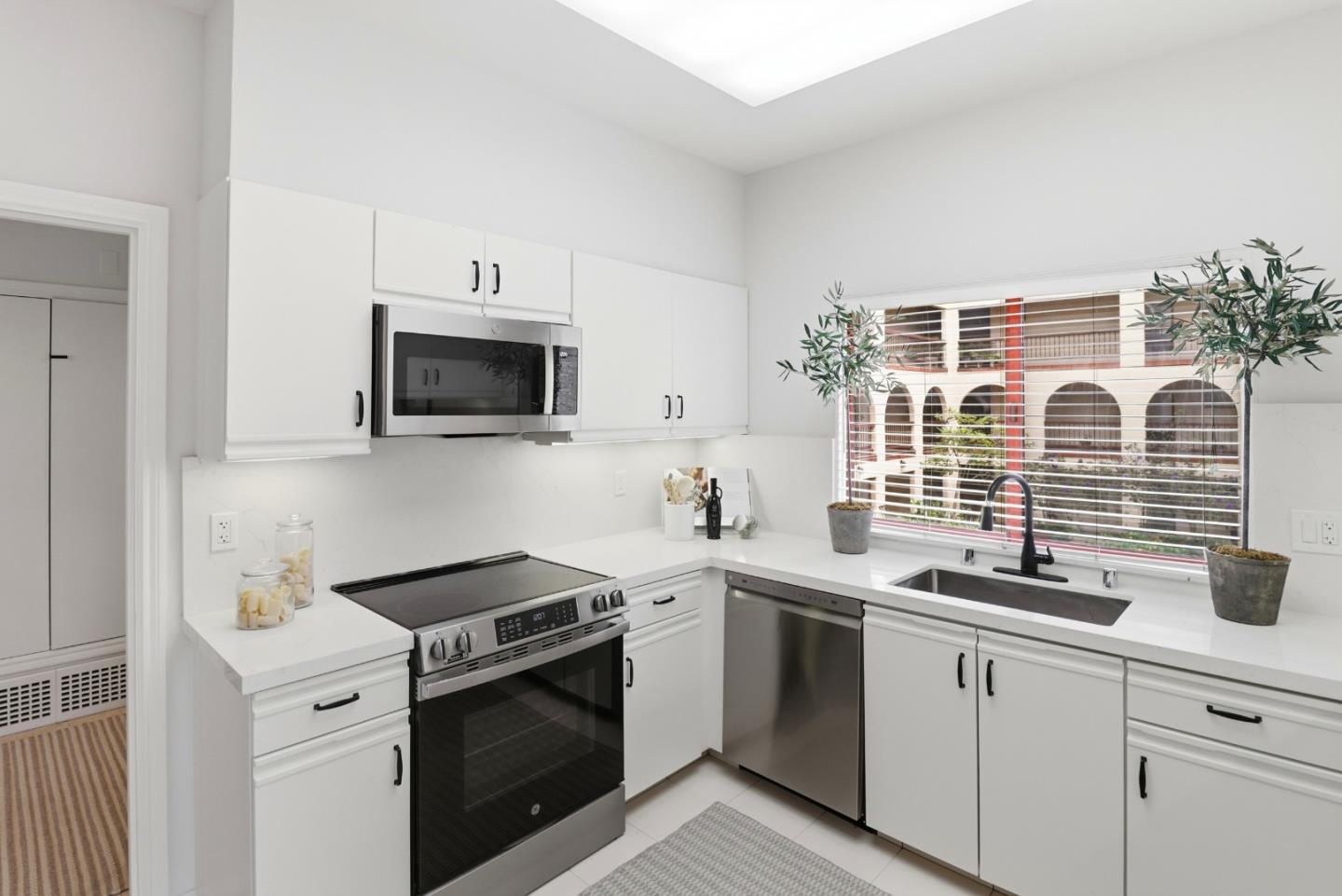 Detail Gallery Image 9 of 31 For 10 9th Ave #201,  San Mateo,  CA 94401 - 2 Beds | 2 Baths