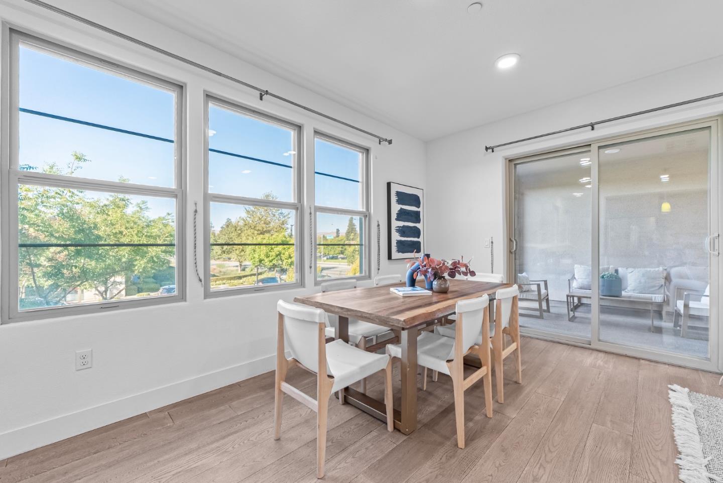 Detail Gallery Image 12 of 54 For 1087 Bigleaf Pl #105,  San Jose,  CA 95131 - 4 Beds | 4/1 Baths