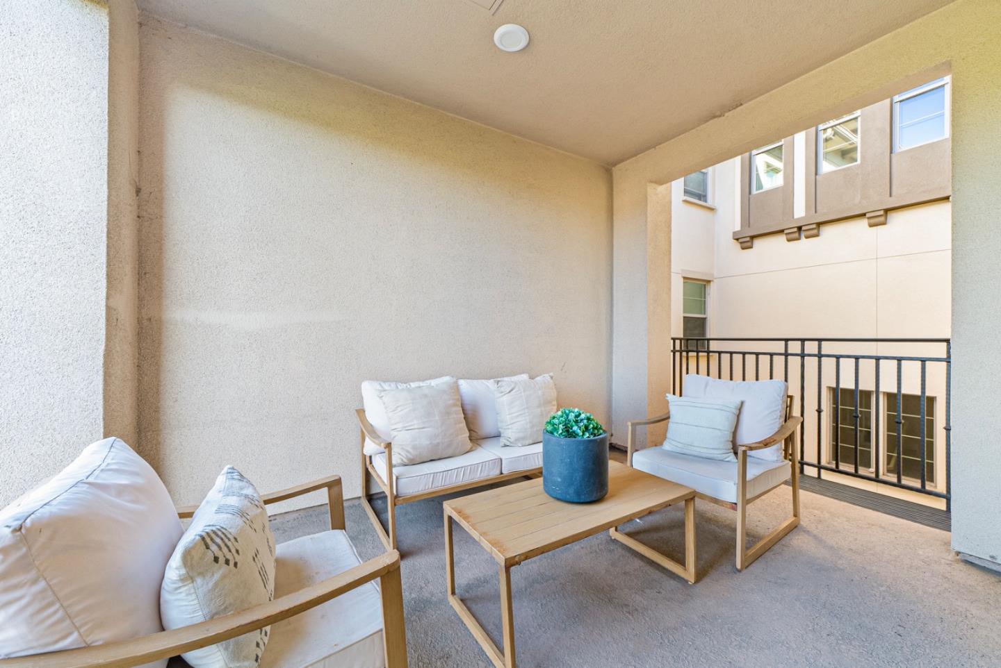 Detail Gallery Image 13 of 54 For 1087 Bigleaf Pl #105,  San Jose,  CA 95131 - 4 Beds | 4/1 Baths