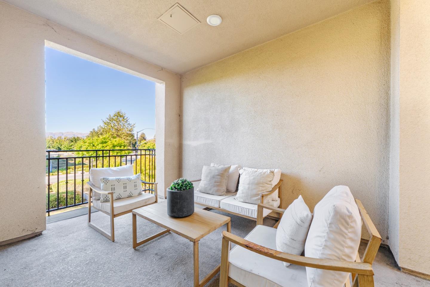 Detail Gallery Image 14 of 54 For 1087 Bigleaf Pl #105,  San Jose,  CA 95131 - 4 Beds | 4/1 Baths